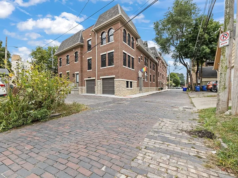 800 Highland St — Photo 24