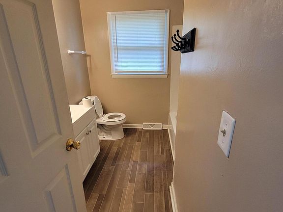5th image of 1315 Stephen Foster Dr