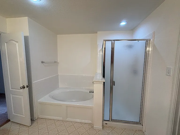 1327 Falcon Holw — Photo 12