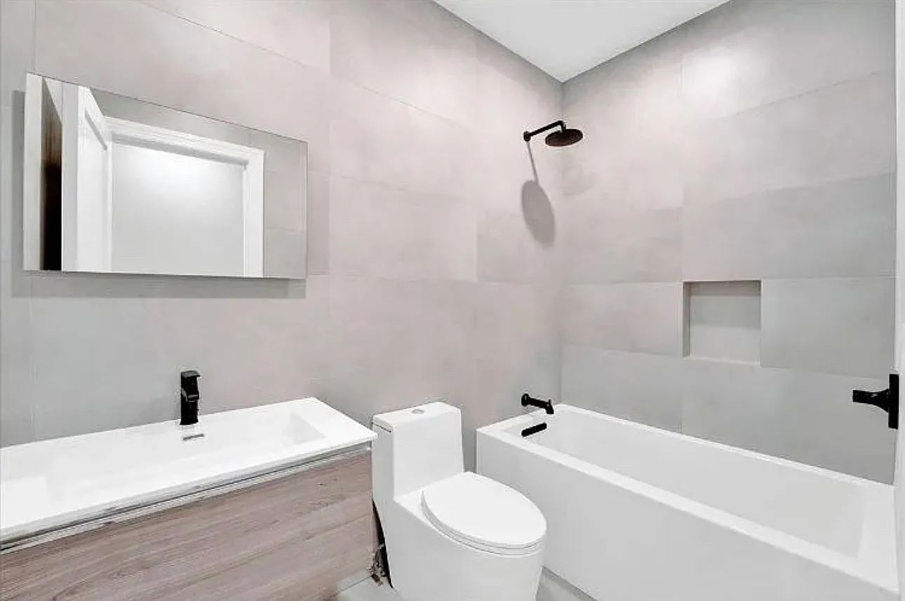 3 bed, 1554 sqft, $4,900 — Photo 3