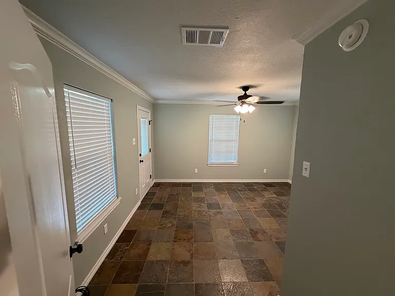 421 W Thomas St — Photo 13