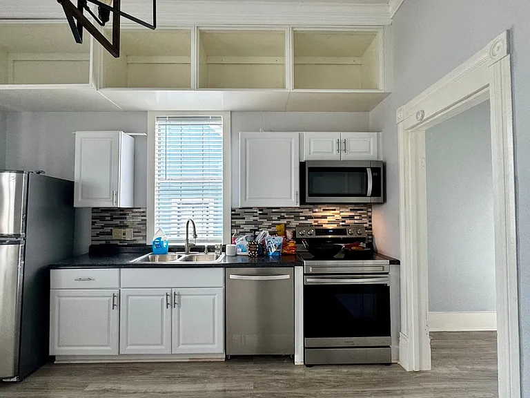 1322 Avenue L #2 — Photo 2