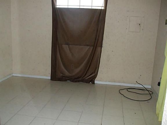 3rd image of 15441 Carls Ave