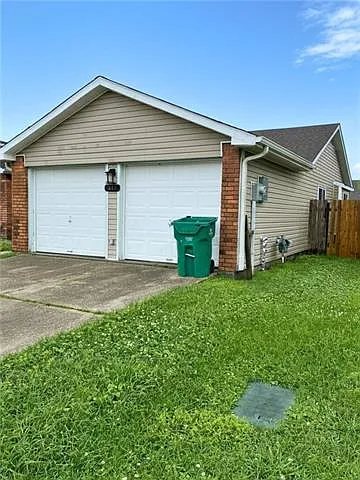 4 bed, 2.0 bath, 1900 sqft, $2,400 — Photo 3