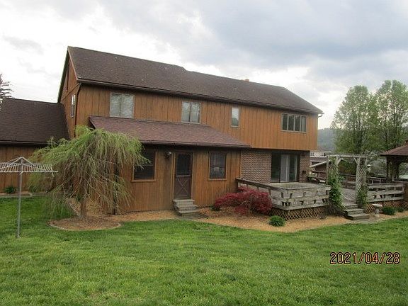 4th image of 40 Neubauer Dr