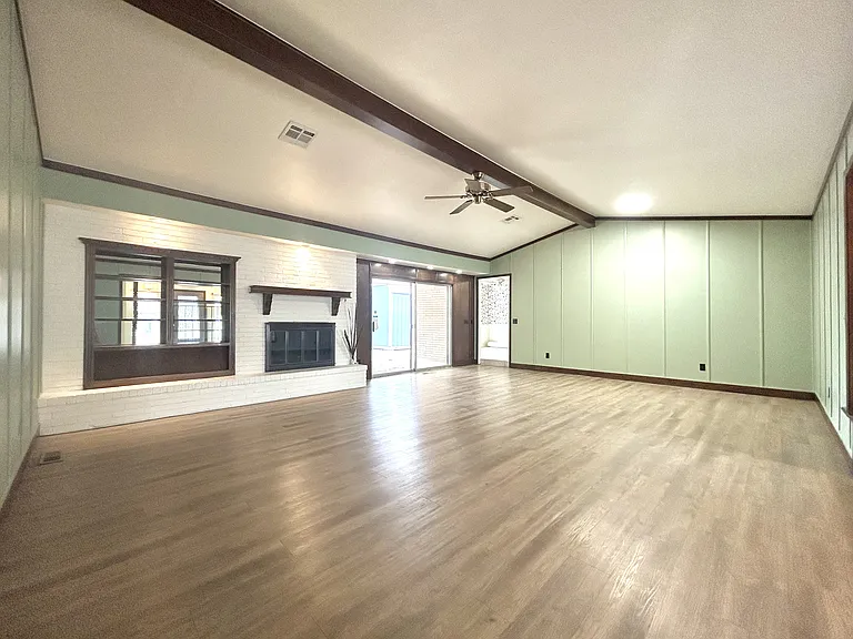 6605 Parkwood Ln — Photo 3