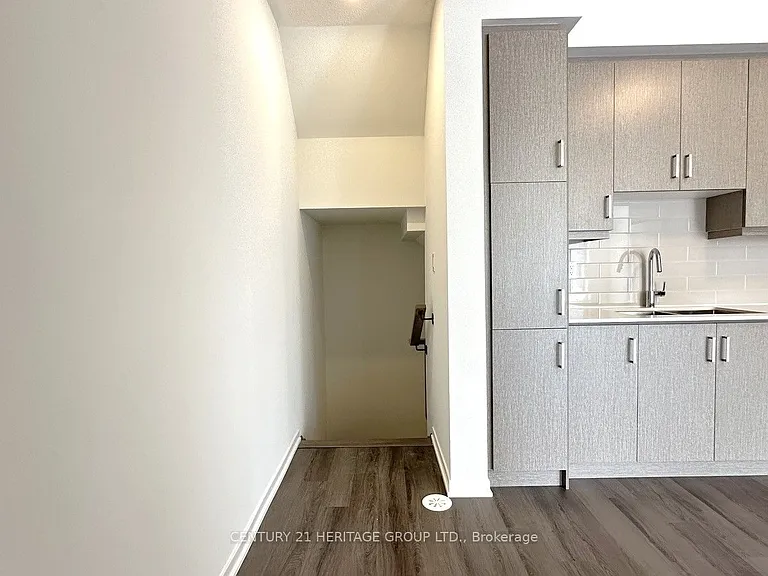 121 Honeycrisp Cres #Townhouse 243 — Photo 13