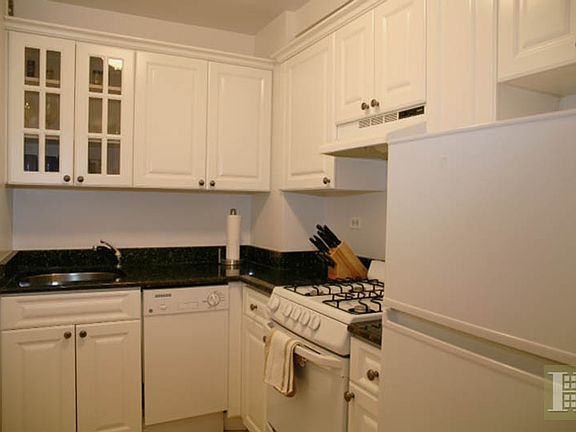 2nd image of 222 E 19th St APT 9B