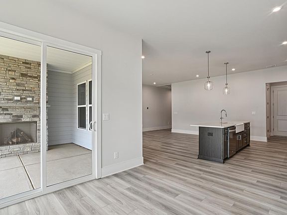 4th image of 8036 Brookbank Dr
