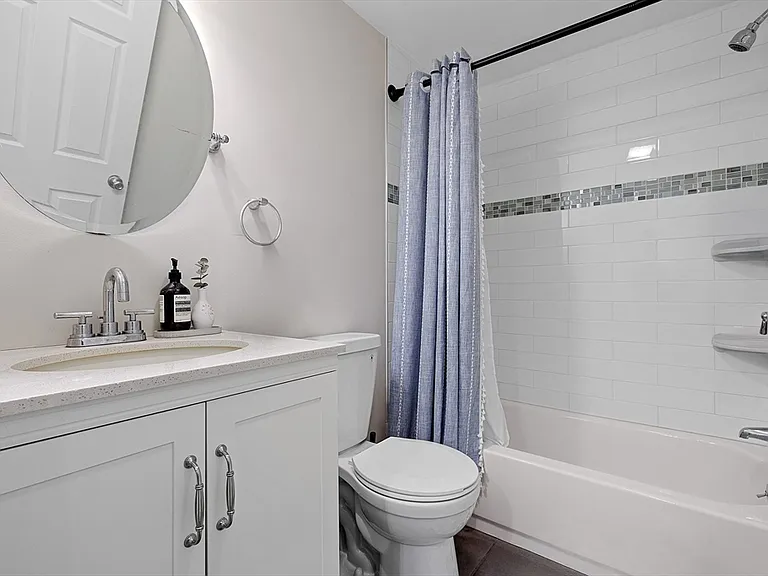 110 Chelsea St #1 — Photo 6