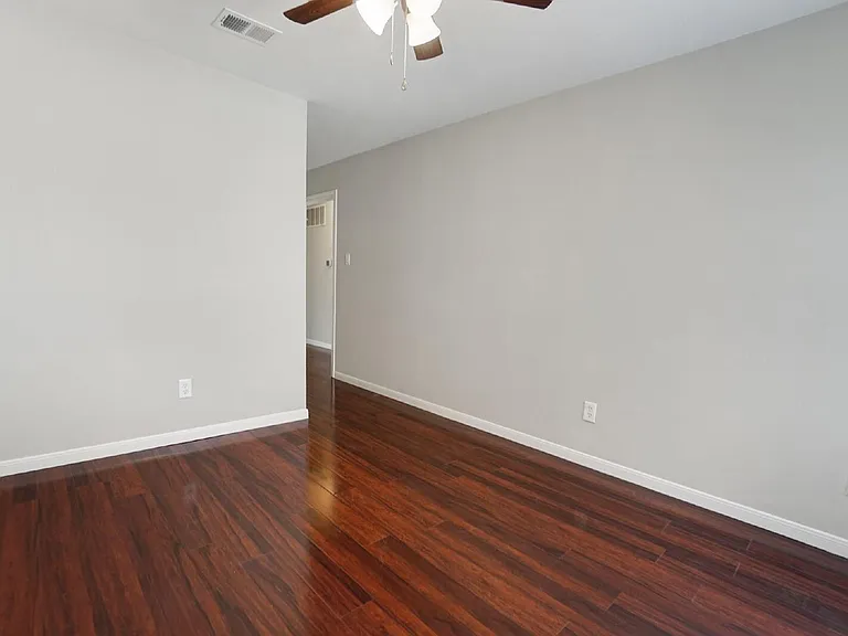 1833 Country Village Blvd — Photo 9