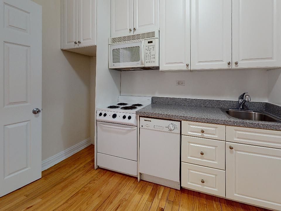 2nd image of 17 Greenwich Ave APT 2