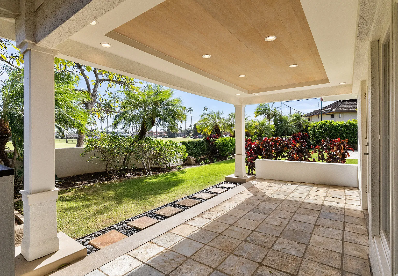 5 bed, 6420 sqft, $18,000 — Photo 4