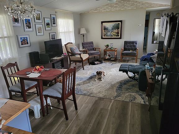 3rd image of 33 Rose Dr