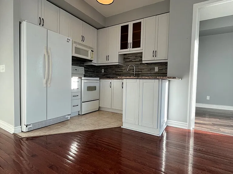 60 Byng Ave #1012 — Photo 4