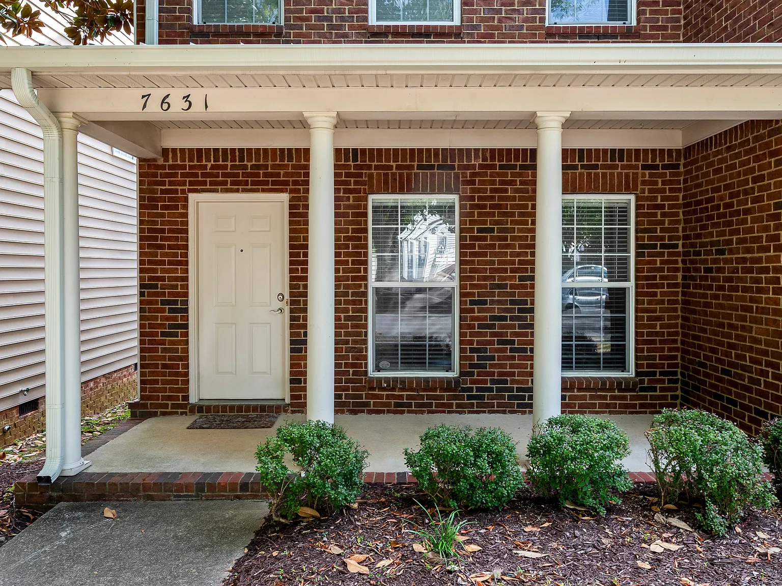 2 bed, 2.5 bath, 1296 sqft, $1,950 — Photo 1