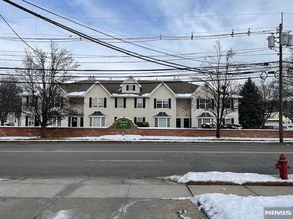 35 Chanda Ct #D035, Clifton, NJ 07012