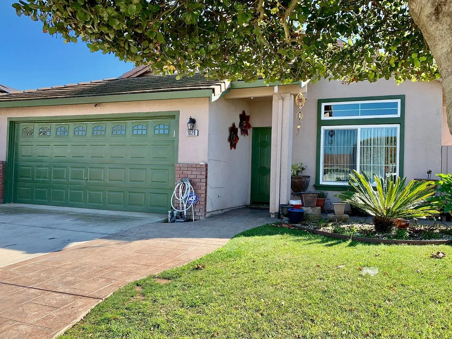 1029 Eagle Dr photo 1