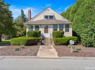 632 Vauxhall St Extension, Waterford, CT 06385