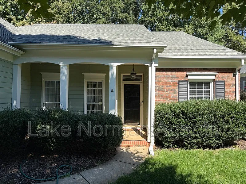 3 bed, 2.0 bath, 1819 sqft, $3,000 — Photo 2