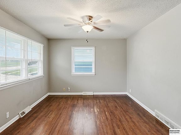 4th image of 5016 N 61st St