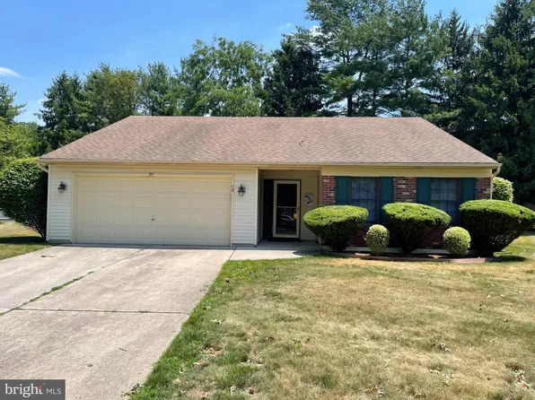 211 Hilltop Cir, Columbus, NJ 08022