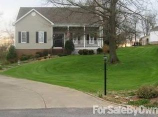 160 Raintree Dr, Paducah, KY 42001