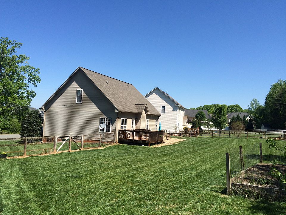 2nd image of 4810 Diane Ct