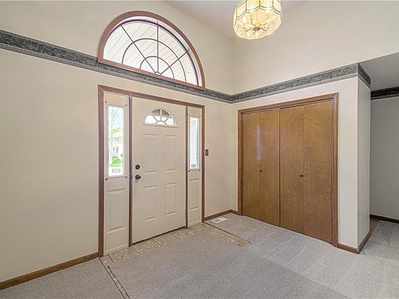 3rd image of 905 Lewis Dr
