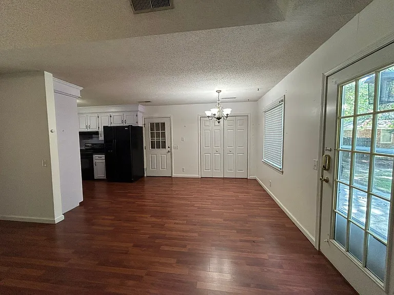 1310 Crowndale Dr — Photo 7