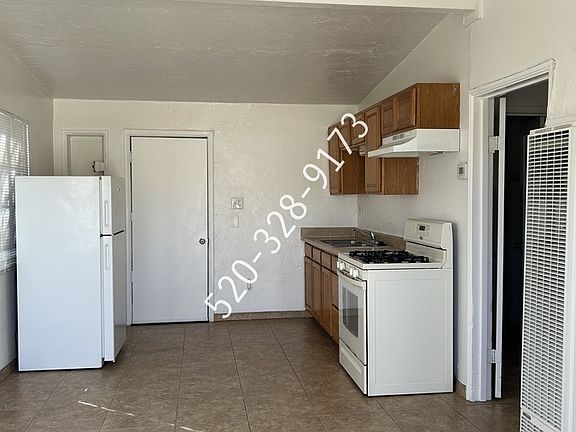 3rd image of 2943 N Alvernon Way #1