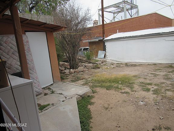 5th image of 266 W Elm St