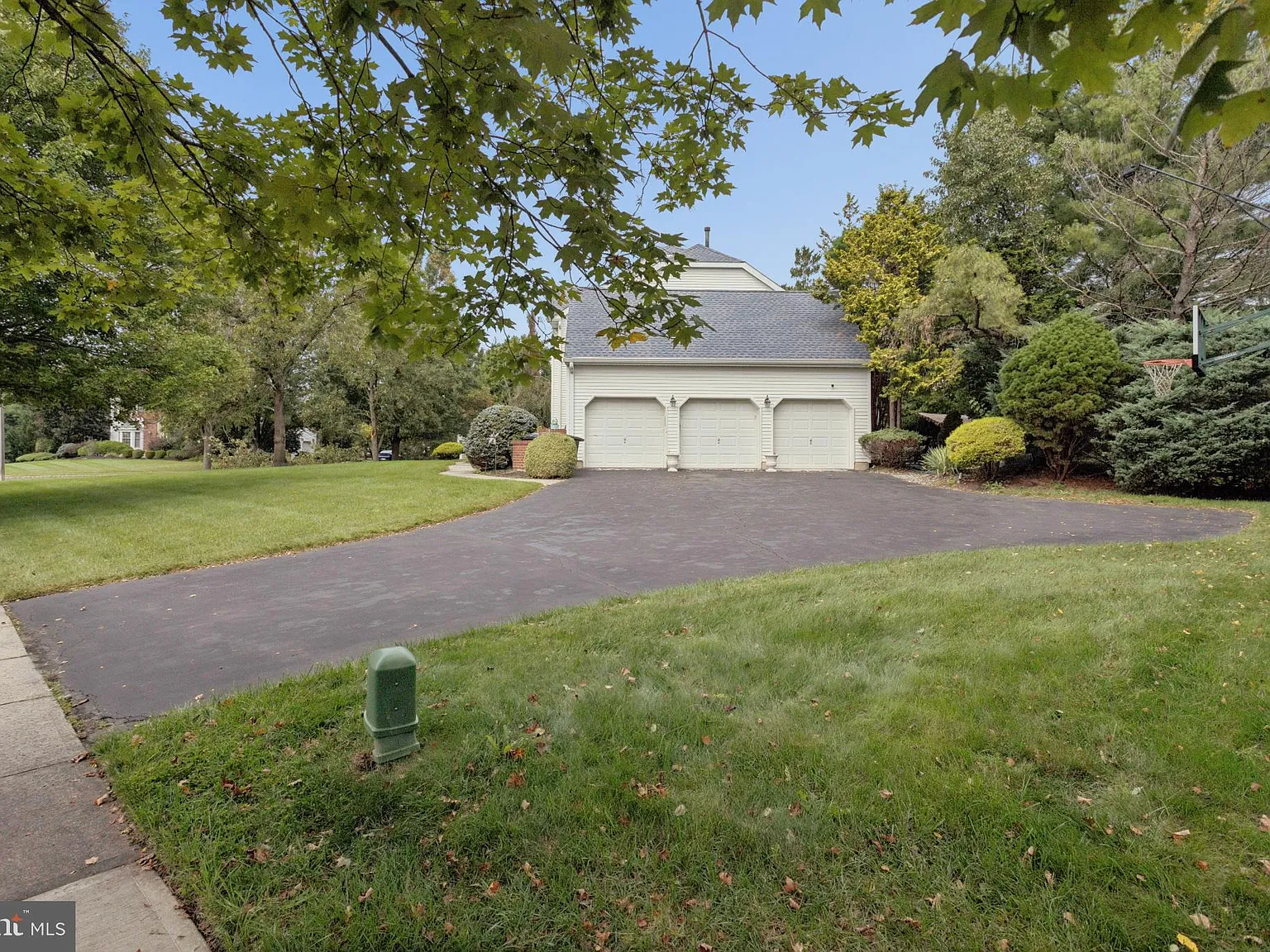 4 bed, 3.5 bath, 3727 sqft, $7,000 — Photo 3