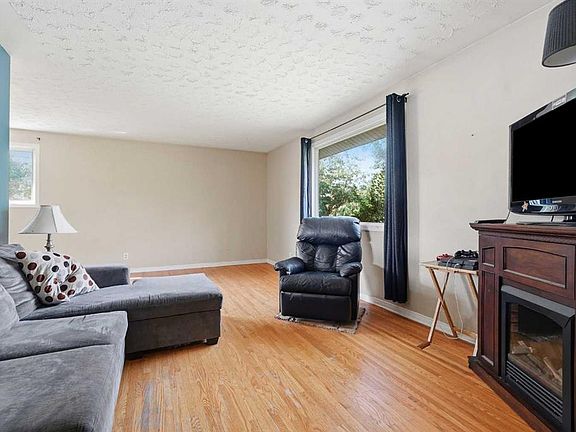 4th image of 9032 W Fairmount Dr SE