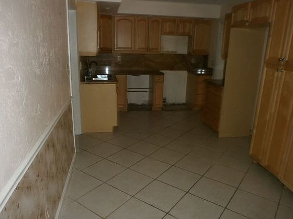 4th image of 1684 SE 10th Ave