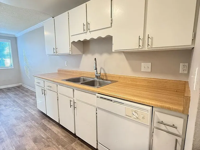 12550 SE Powell Blvd — Photo 4