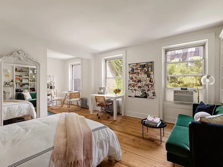 311 E 9th St #2R — Photo 4
