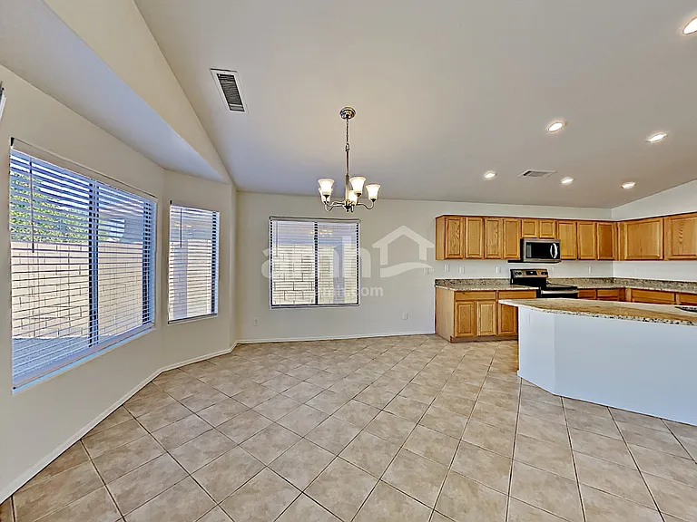 1920 S 85th Ln — Photo 5