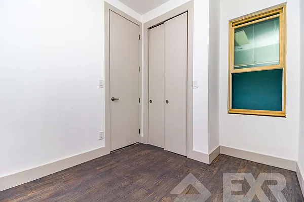 Rented by EXR | media 22