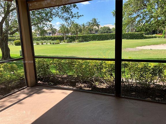 3rd image of 103 Clubhouse Cir #103