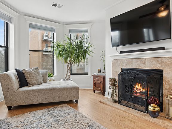 2nd image of 3909 N Sheridan Rd #3H