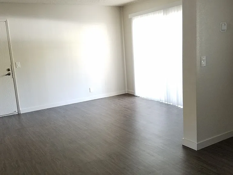 815 E St — Photo 4