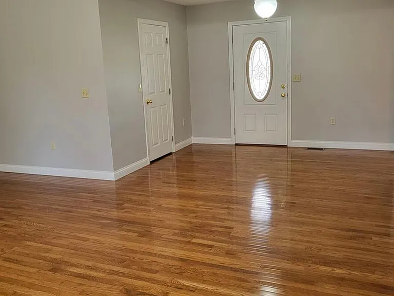 135 Kirkwood Dr — Photo 5