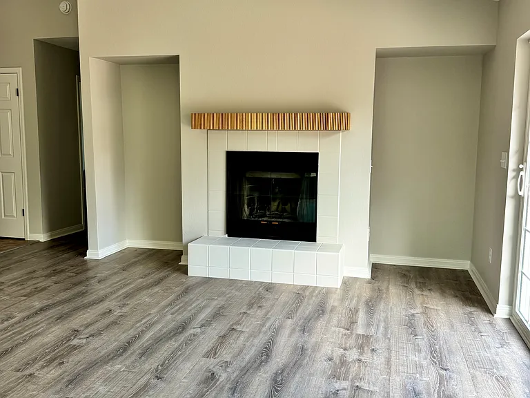 251 E Lindsay Way — Photo 6
