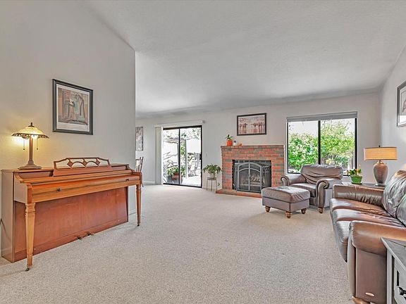 5th image of 15920 Descansa Ct