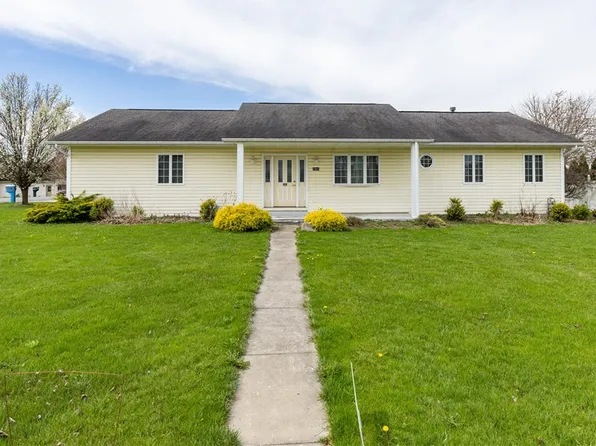 1604 Crestview Dr, Somerset, PA 15501