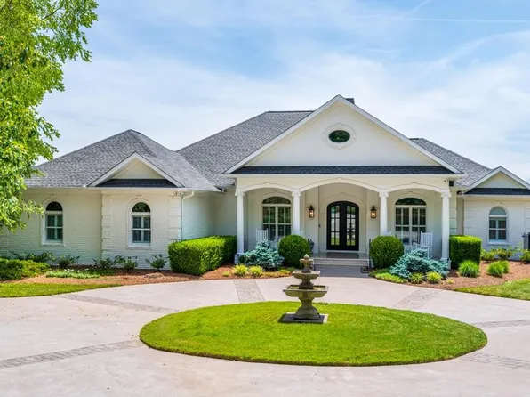 115 Blue Herron Dr, Lenoir City, TN 37772