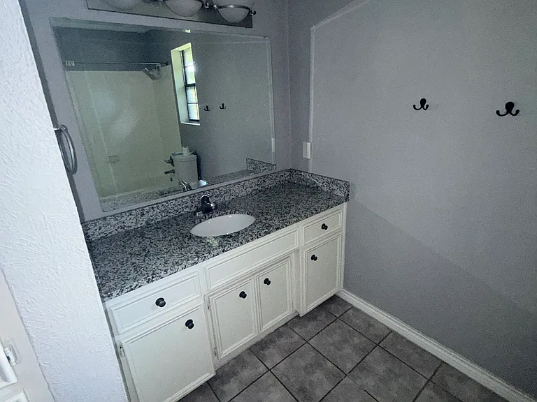 1402 E Marseille Ln — Photo 14