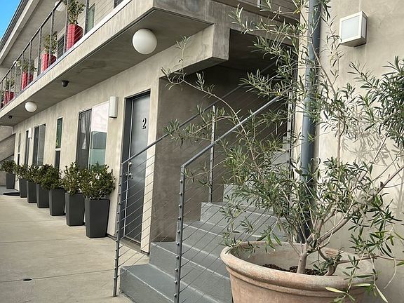2nd image of 1418 N Poinsettia Pl #3A
