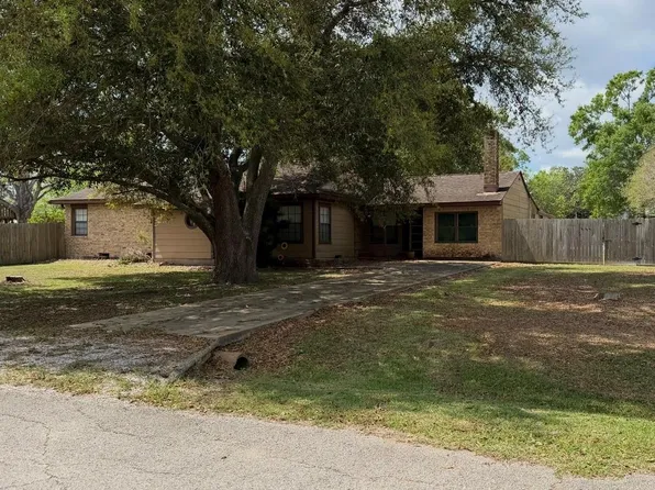 3706 College St, Damon, TX 77430